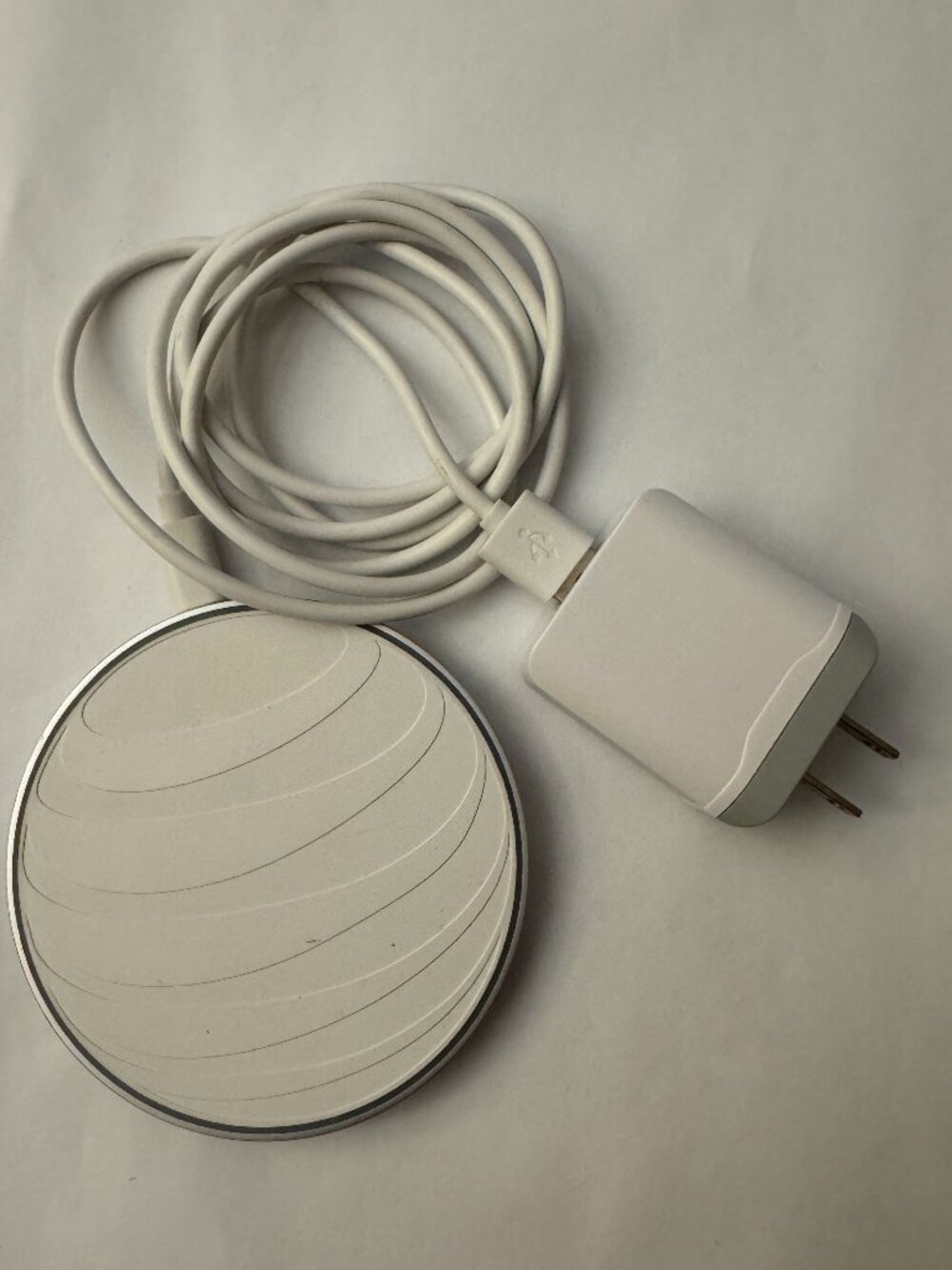 AT&T 15W Fast Wireless Charging Pad Qi Charger Model 06351 w/ Adapter Cable